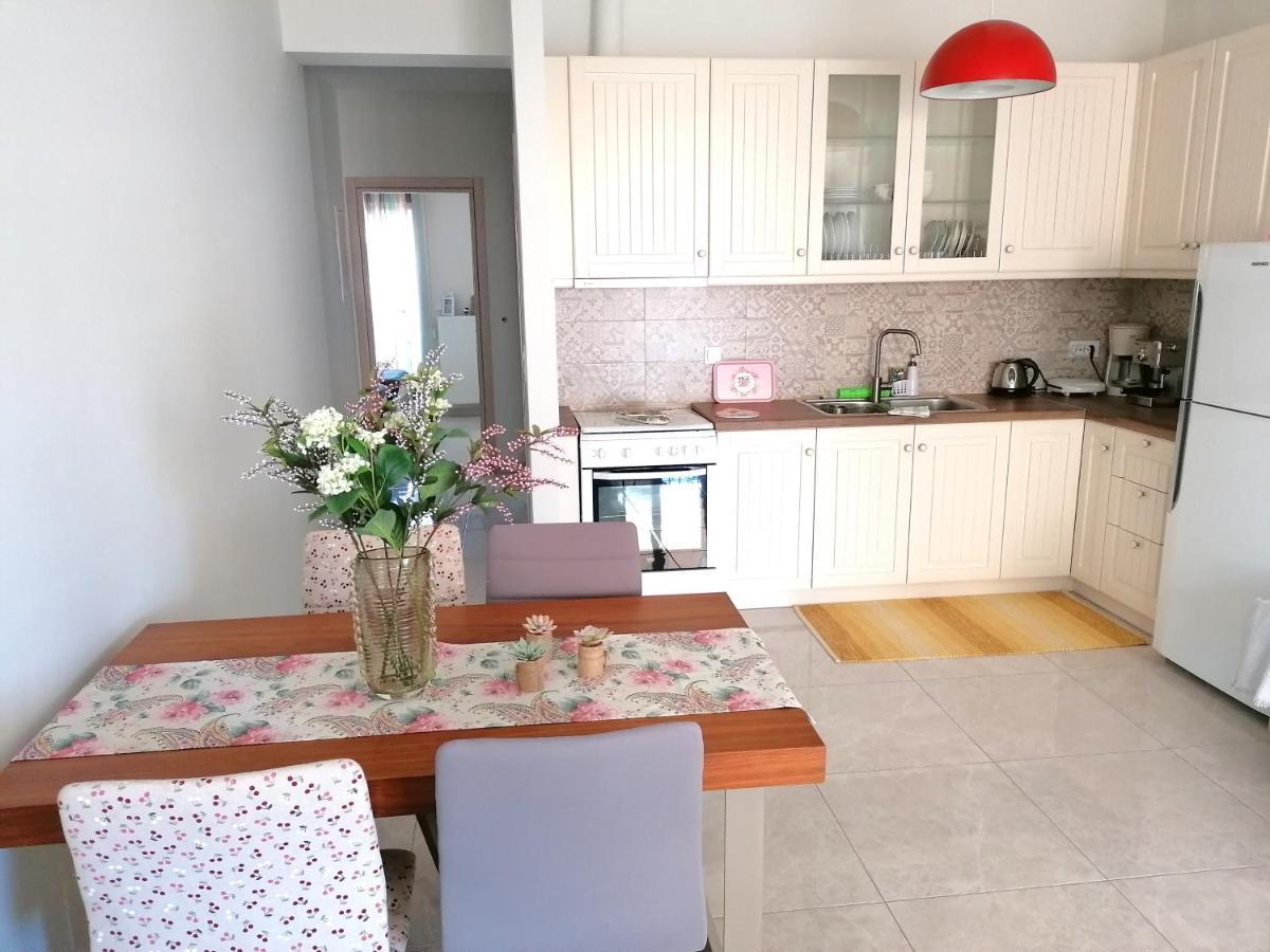 Myrsini'S Sea View Apartment Néa Péramos Bagian luar foto