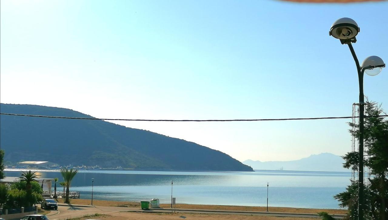 Myrsini'S Sea View Apartment Néa Péramos Bagian luar foto