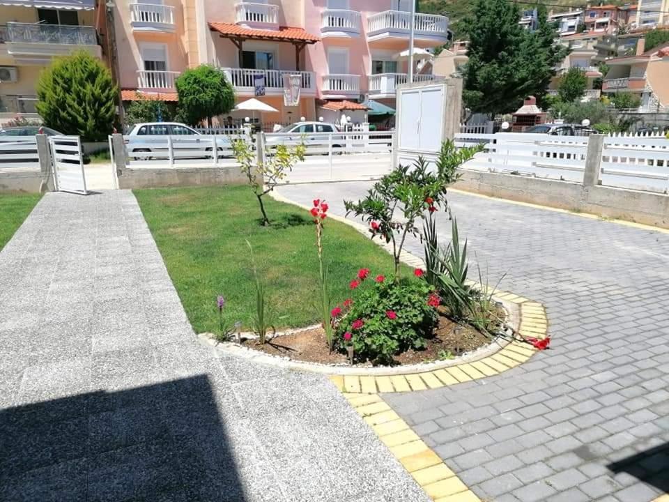 Myrsini'S Sea View Apartment Néa Péramos Bagian luar foto