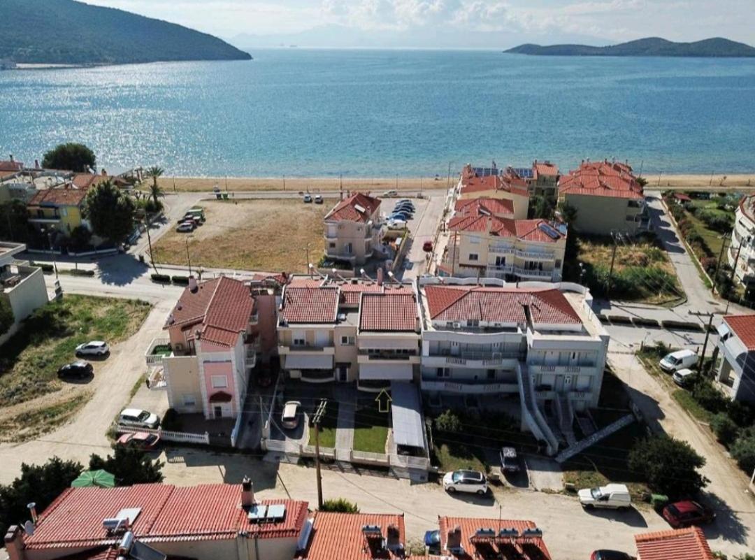 Myrsini'S Sea View Apartment Néa Péramos Bagian luar foto